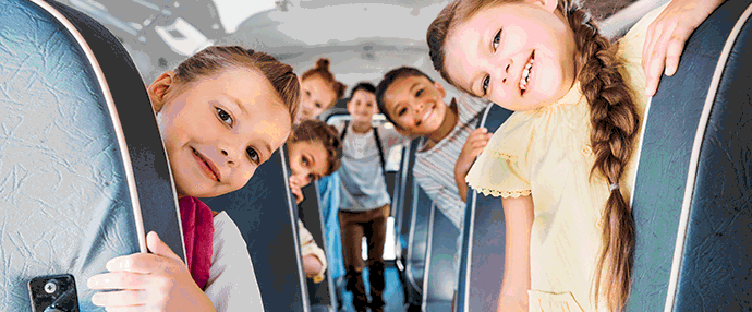 Enfants dans bus