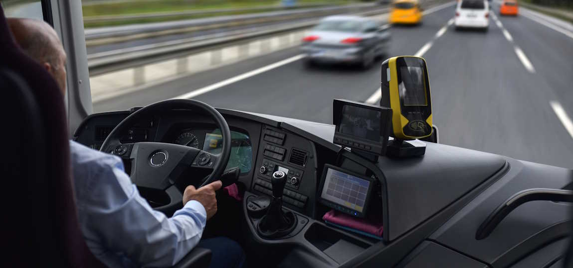 Conducteur de car à son poste