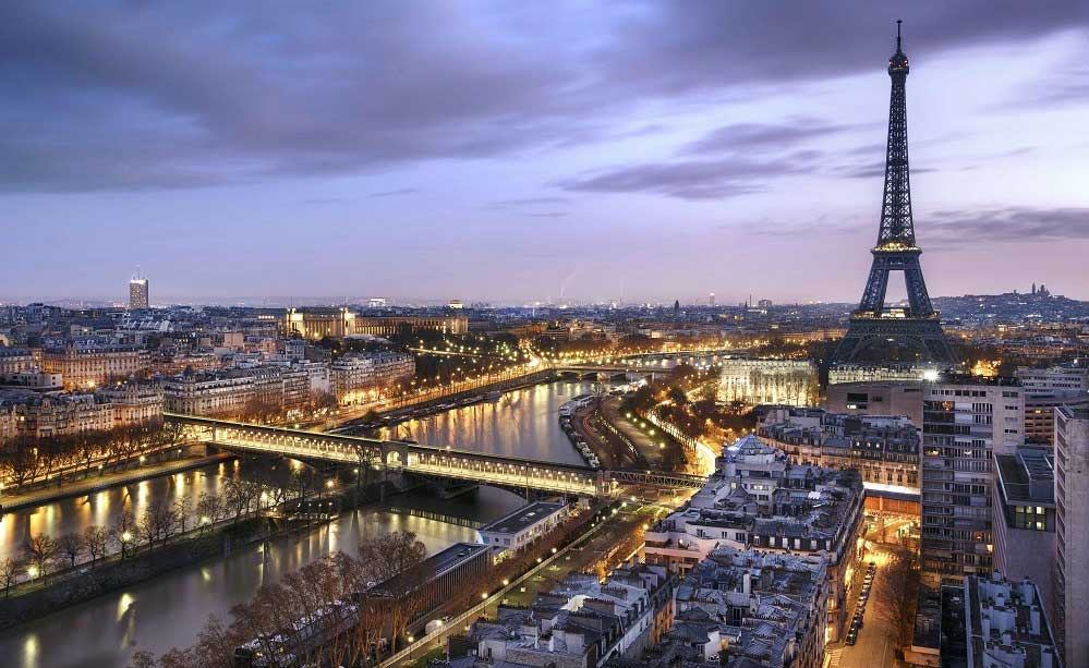 La location d'un minibus avec chauffeur à Paris ? Un choix parfait !